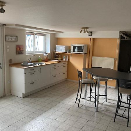 Appartement en rez-de-chaussée de maison Montanay Extérieur photo