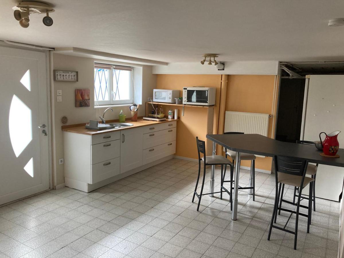 Appartement en rez-de-chaussée de maison Montanay Extérieur photo